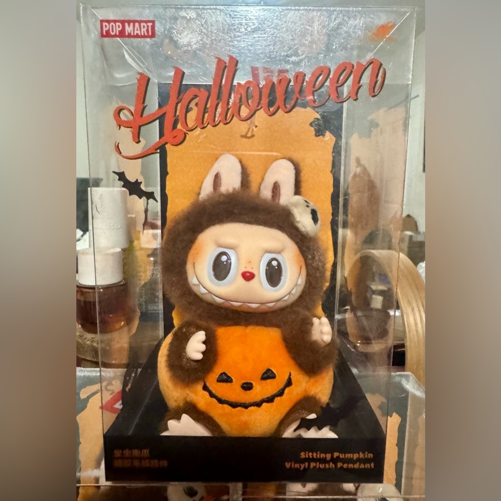 POP MART HALLOWEEN SITTING PUMPKIN LABUBU 100% AUTHENTIC